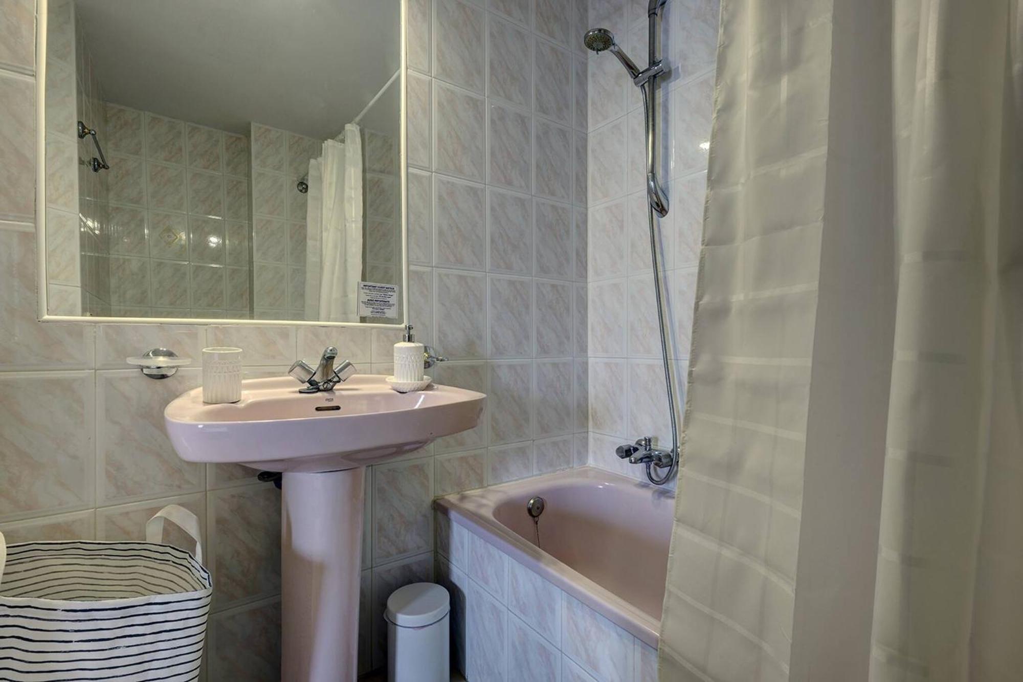 053 - Two Bed Mijas Golf Apartment In Popular Matchroom Golf Club Fuengirola Esterno foto